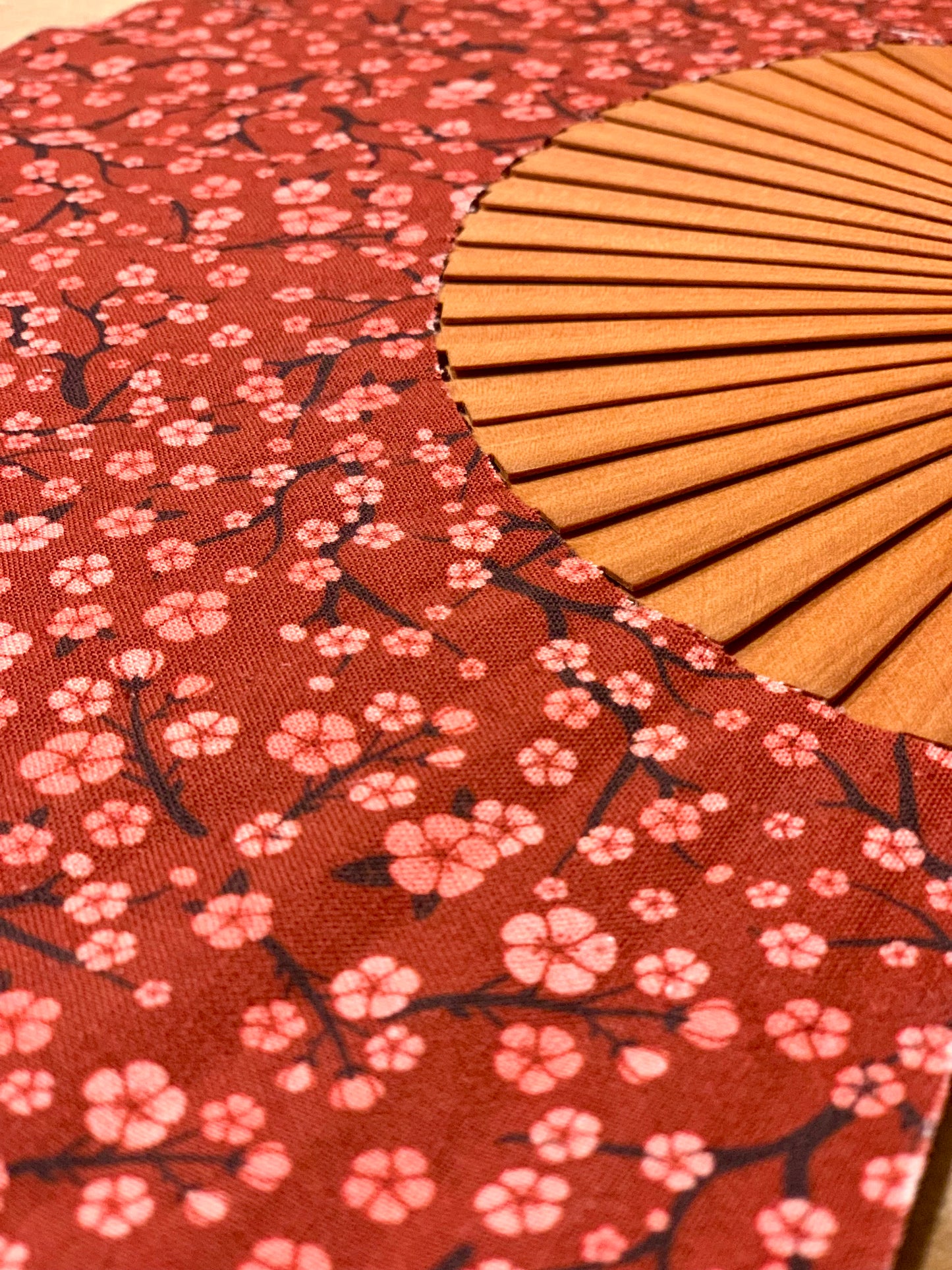 Abanico rojo flores japonesas