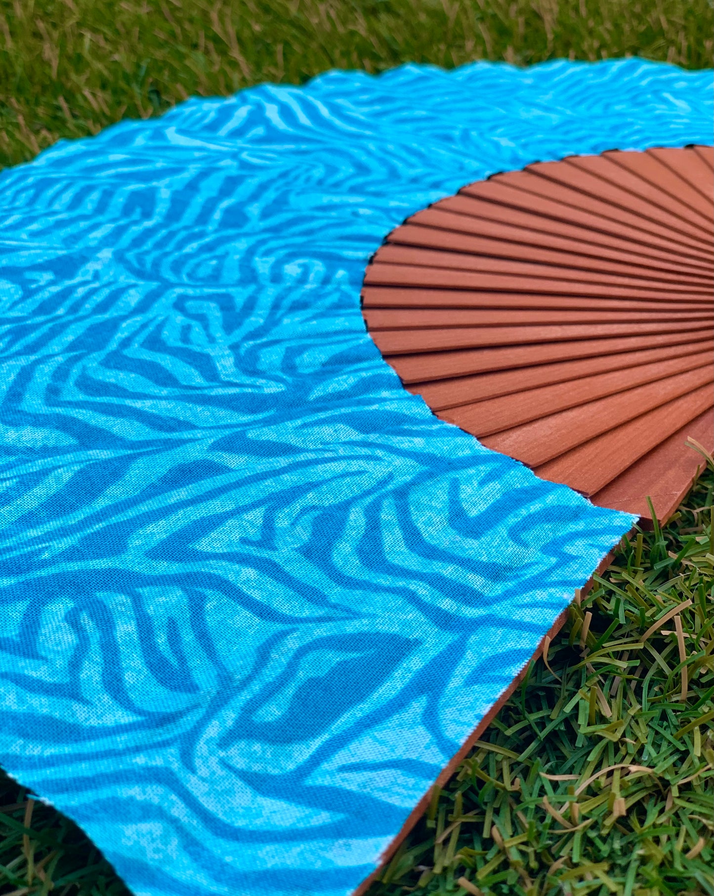 Abanico animal print azul