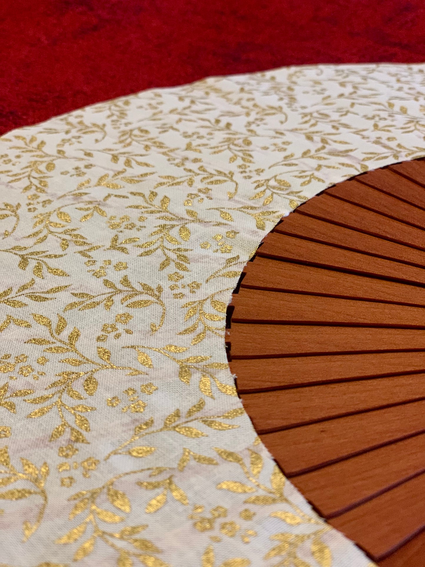 Abanico Navidad hojas doradas