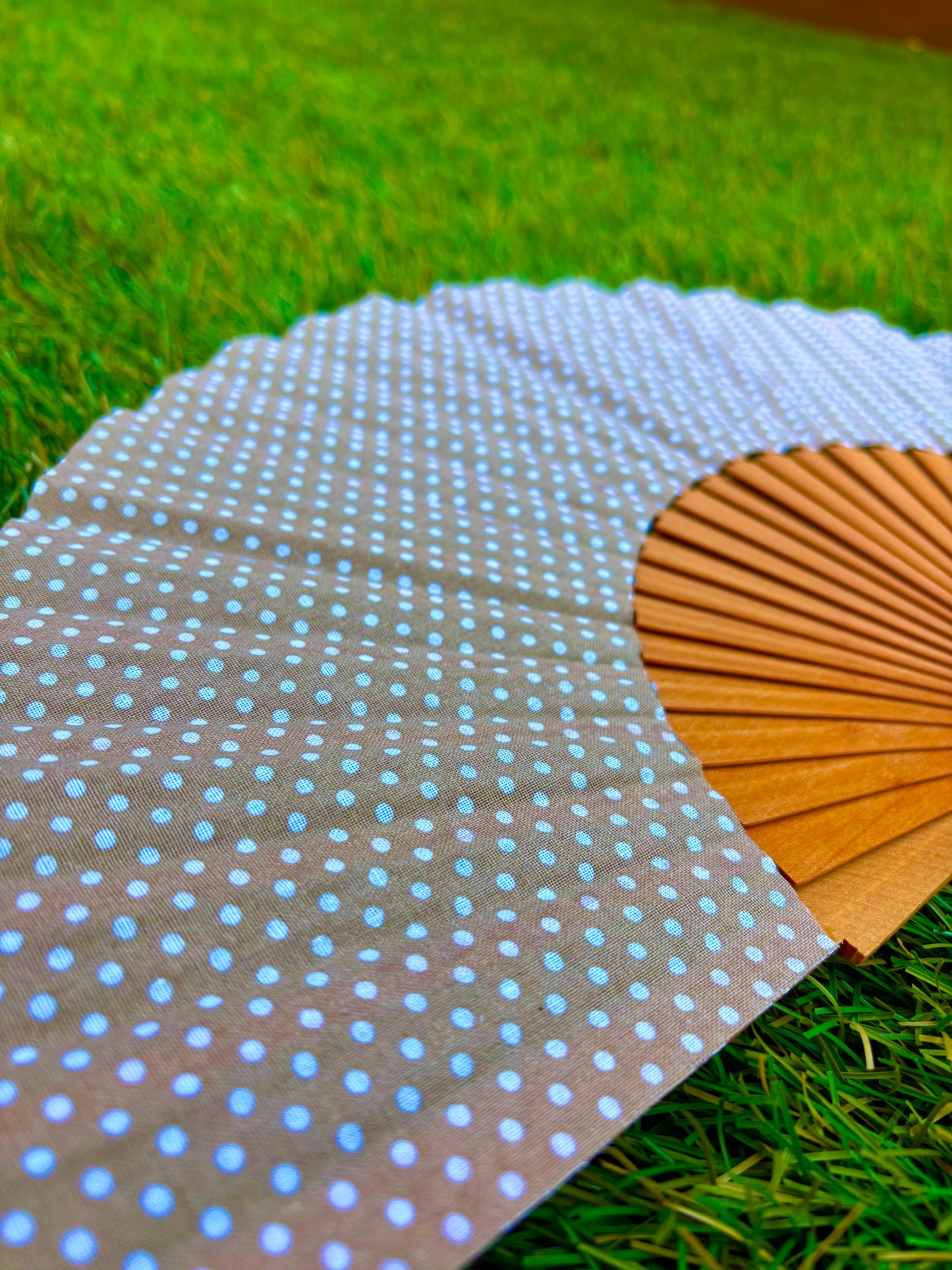 Abanico lunares azules y marrón