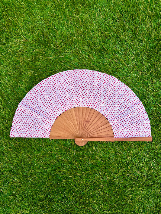 Abanico florecitas rojas sobre blanco