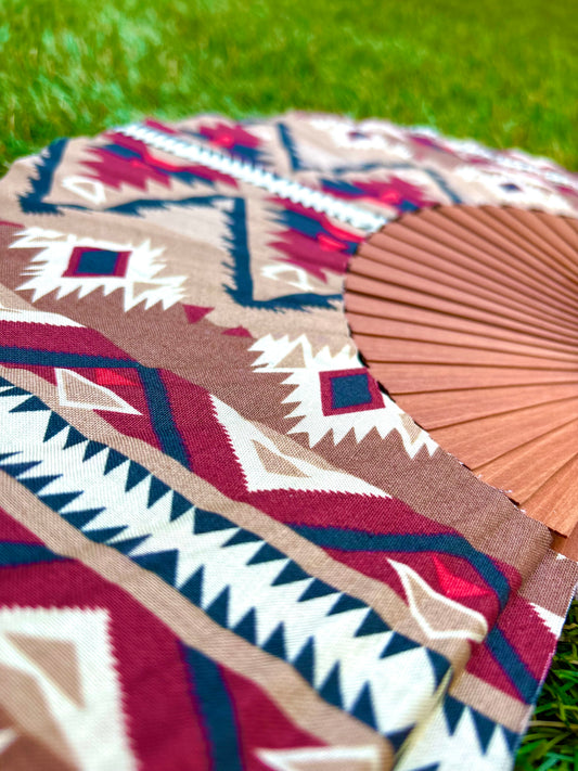 Abanico étnico marrón