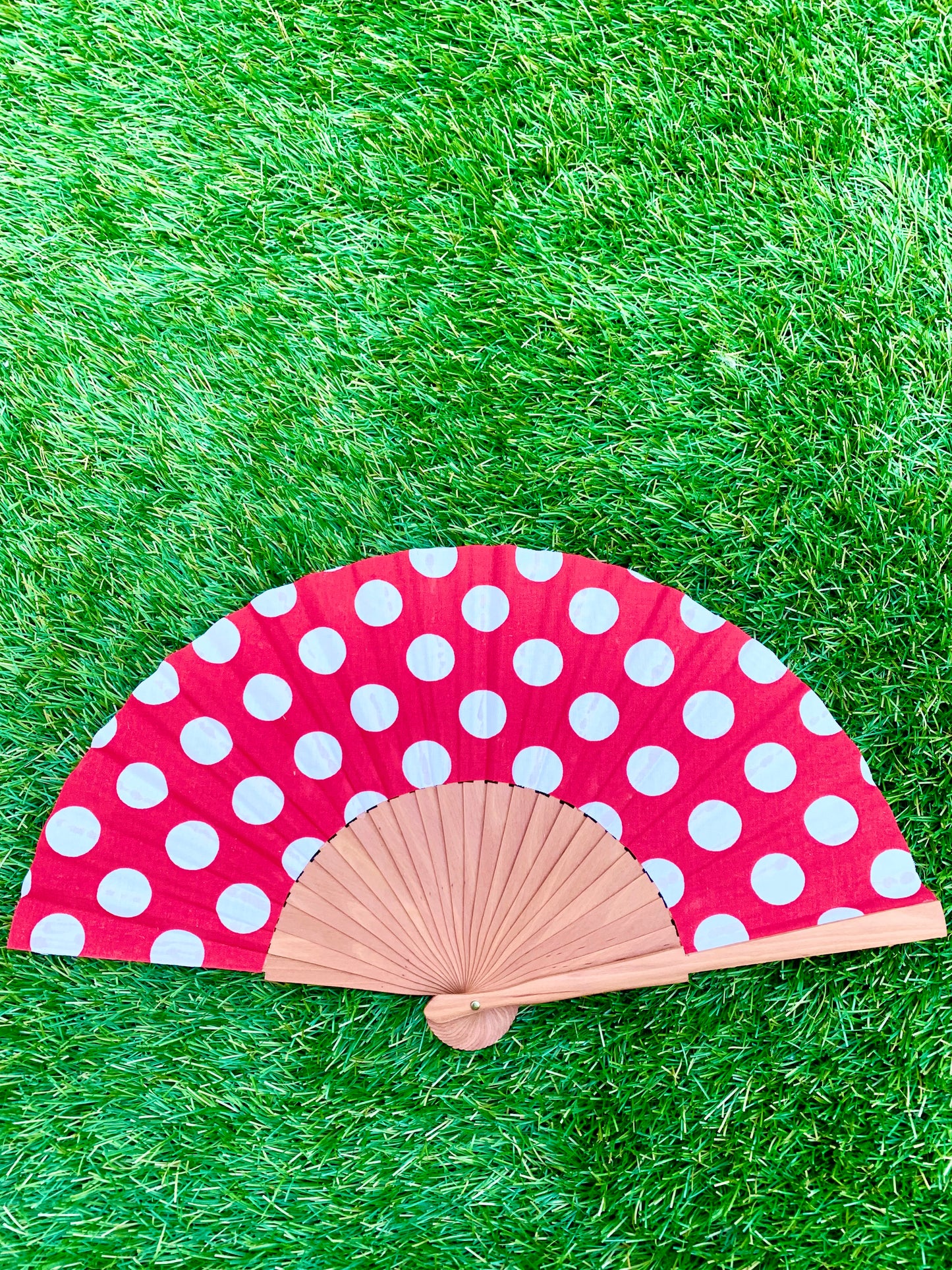 Abanico lunares blancos y rojo