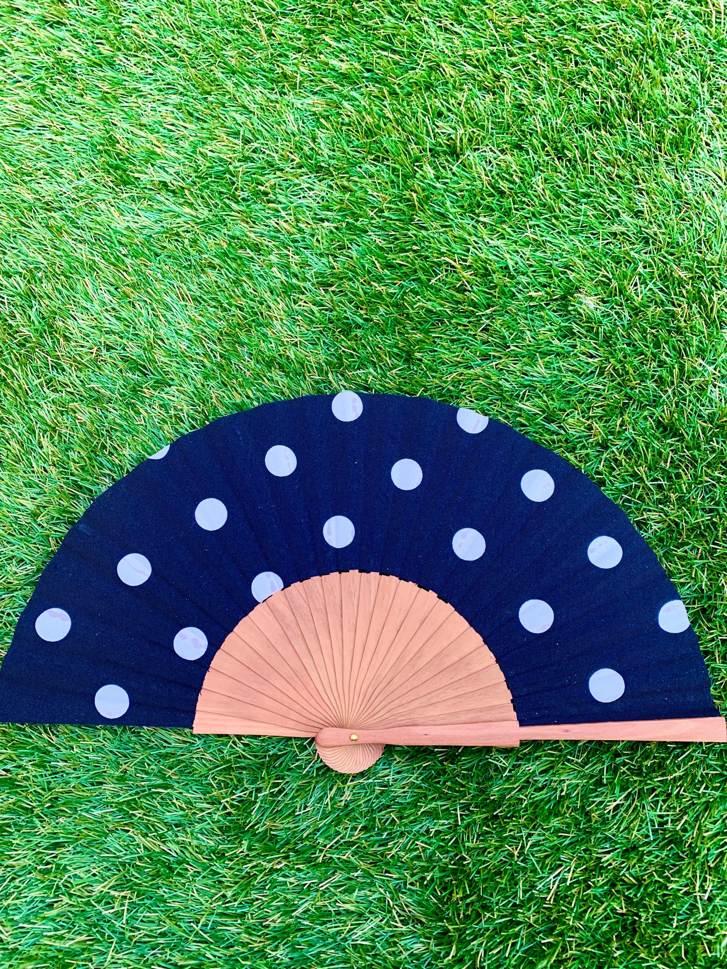 Abanico lunares blancos y negro