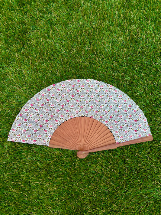 Abanico flores y tierra