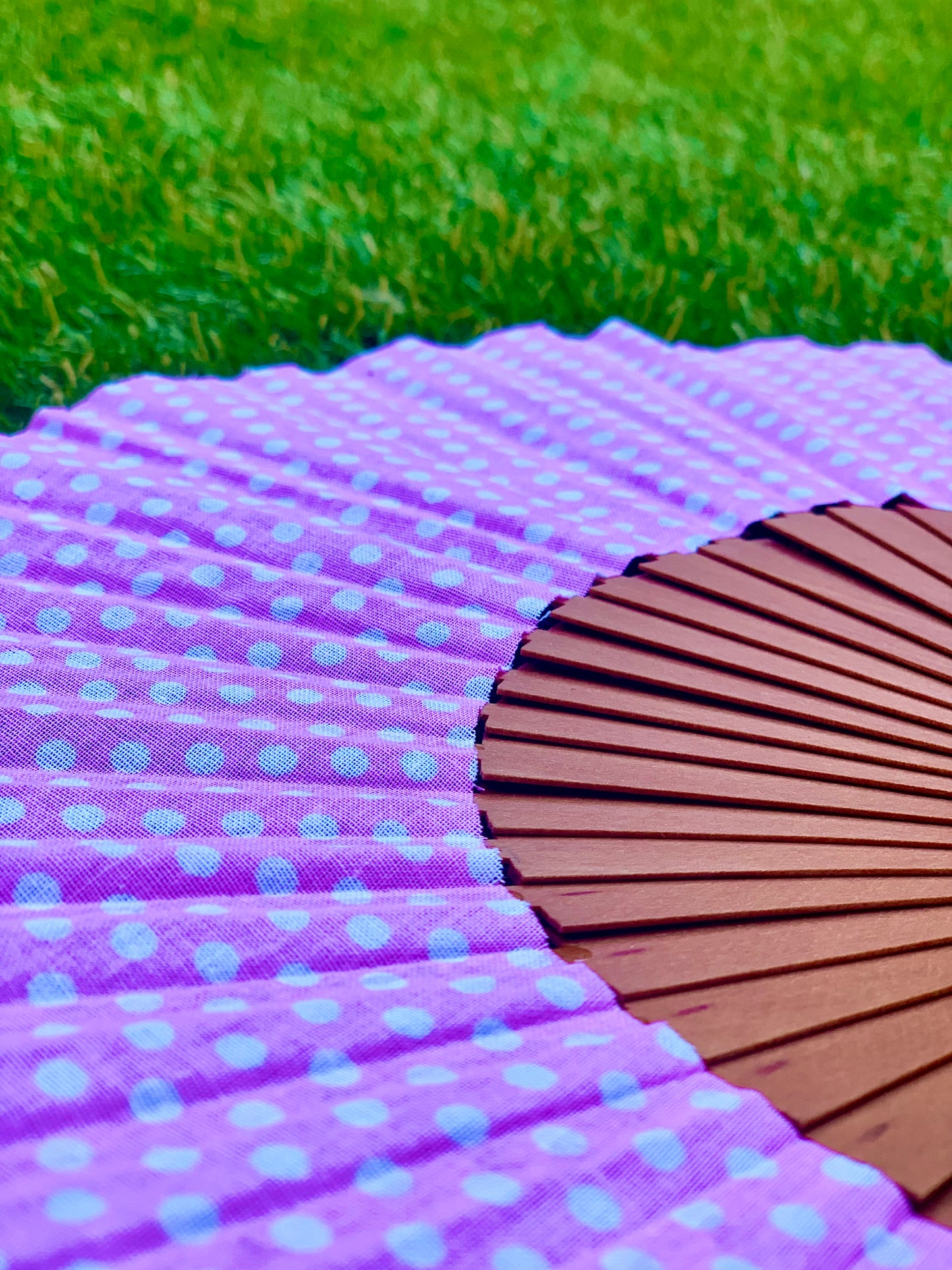 Abanico lunares blancos y rosa