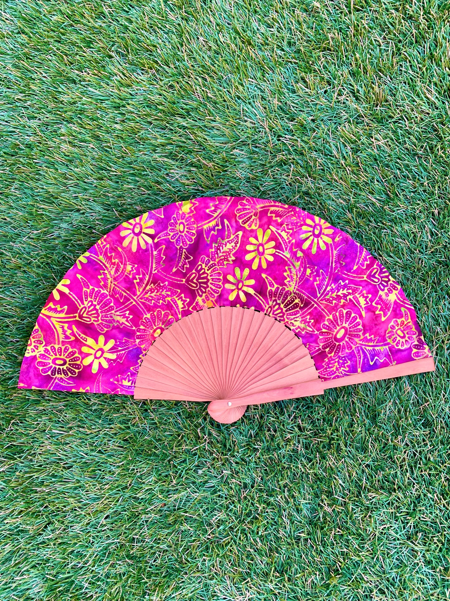 Abanico batik rosa